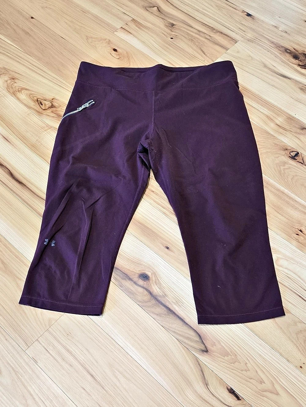 Under Armour Women's Cranberry/¿
Maroon Athletic Capris Medium